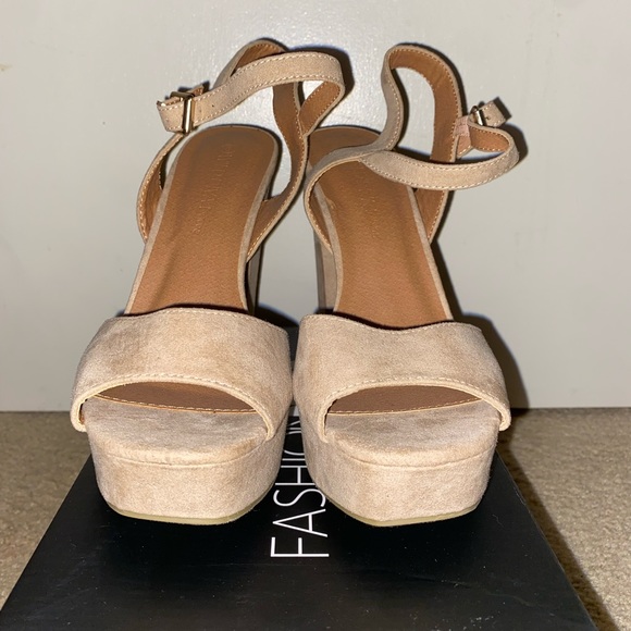 heels - Picture 5 of 11